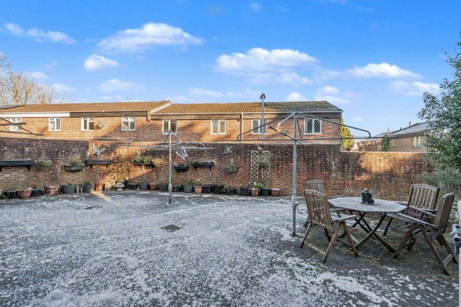 43 Keepers Coombe, Bracknell, Berkshire, RG12 0TN 8