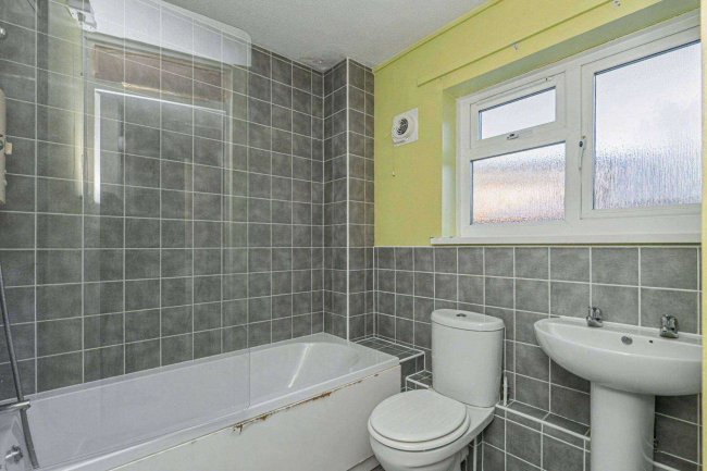 43 Keepers Coombe, Bracknell, Berkshire, RG12 0TN 8