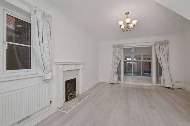 1 Shire Lane, West Bergholt, Colchester, Essex CO6 3SN 2