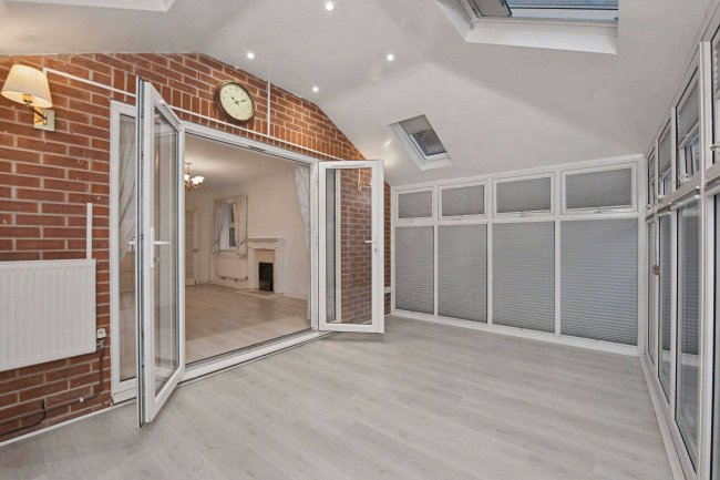 1 Shire Lane, West Bergholt, Colchester, Essex CO6 3SN 2