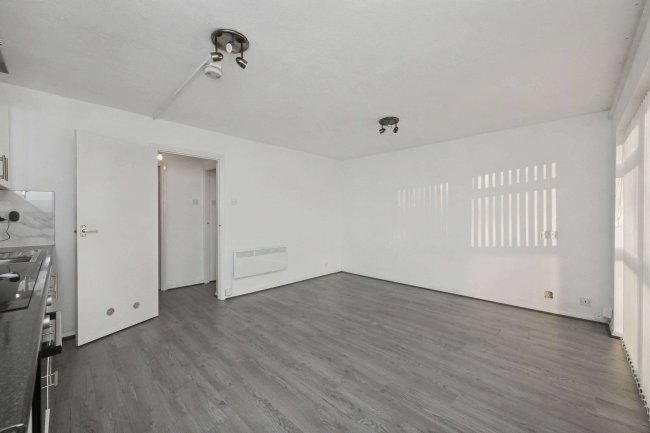 3 Crossbrook Court, Crossbrook Street, Cheshunt, Waltham Cross, EN8 8JF 10