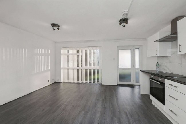 3 Crossbrook Court, Crossbrook Street, Cheshunt, Waltham Cross, EN8 8JF 10