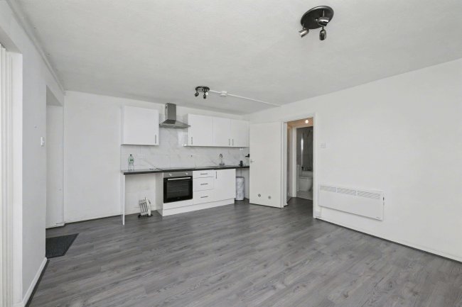 3 Crossbrook Court, Crossbrook Street, Cheshunt, Waltham Cross, EN8 8JF 10