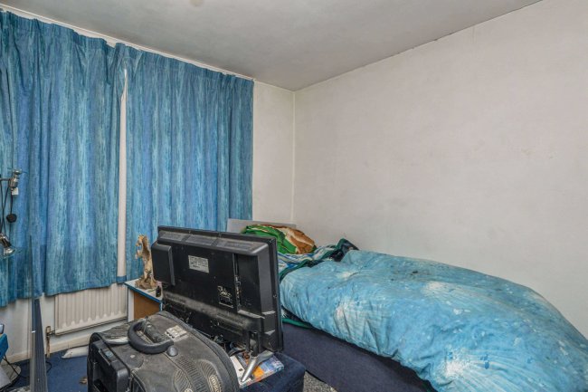 24 Rosemary Lane, Blackwater, Camberley, Hampshire, GU17 0LT 8