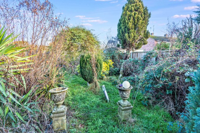 24 Rosemary Lane, Blackwater, Camberley, Hampshire, GU17 0LT 8