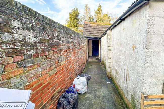 89 High Street, Hythe, Kent, CT21 5JH 7