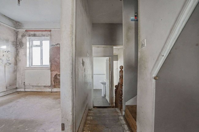 11b Ecclesbourne Road, Thornton Heath, Surrey, CR7 7BP 86