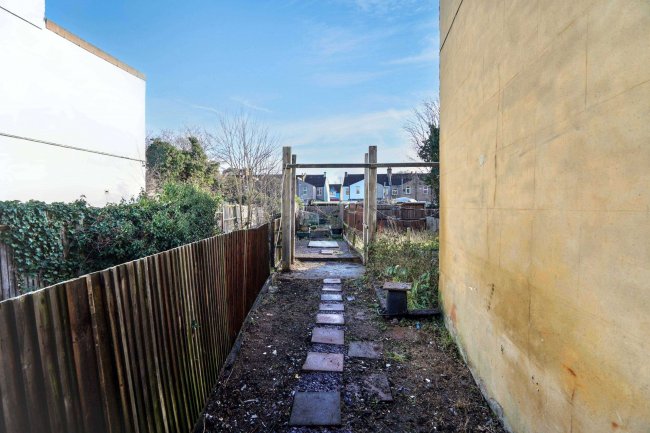 11b Ecclesbourne Road, Thornton Heath, Surrey, CR7 7BP 86