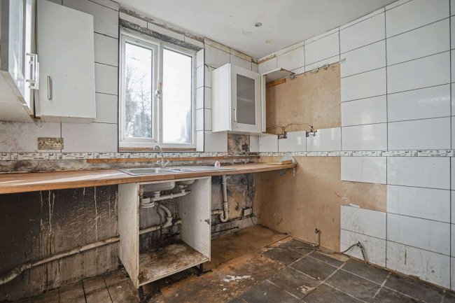 11b Ecclesbourne Road, Thornton Heath, Surrey, CR7 7BP 86