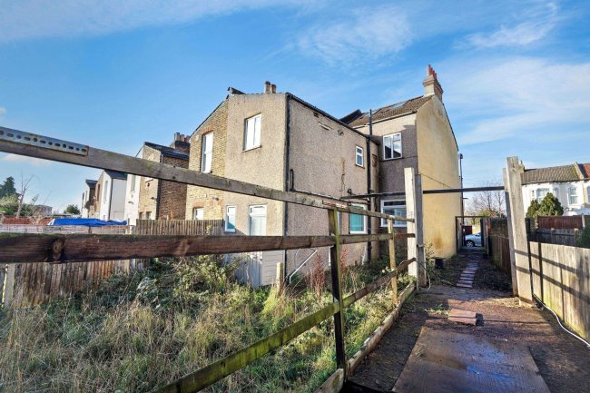 11b Ecclesbourne Road, Thornton Heath, Surrey, CR7 7BP 86