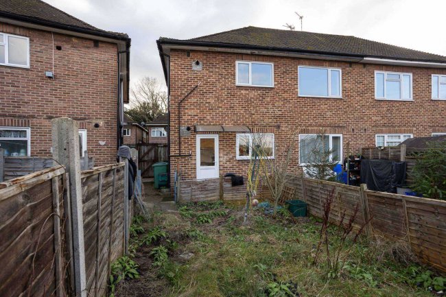 8 Falcourt Close, Sutton, Surrey, SM1 2RQ 2