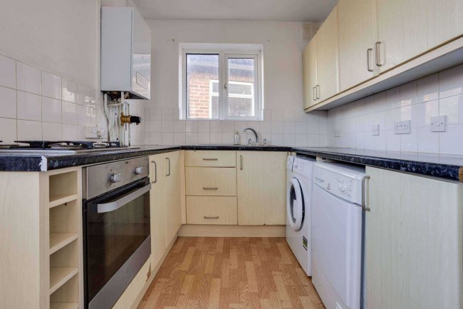 8 Falcourt Close, Sutton, Surrey, SM1 2RQ 2