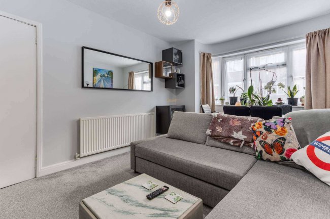 7 Falcourt Close, Sutton, Surrey, SM1 2RQ 8