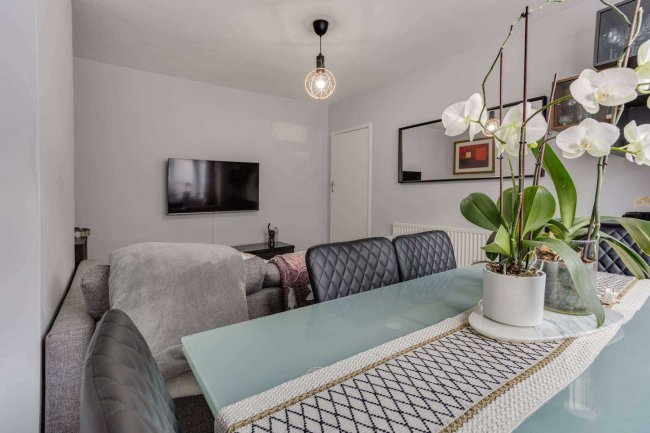 7 Falcourt Close, Sutton, Surrey, SM1 2RQ 8