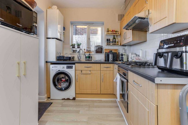 7 Falcourt Close, Sutton, Surrey, SM1 2RQ 8