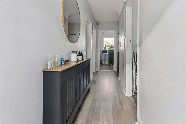 7 Falcourt Close, Sutton, Surrey, SM1 2RQ 8