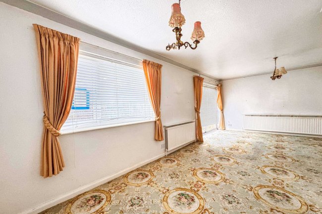 19 Hill View Road, Llandudno, Gwynedd, LL30 1SP 27