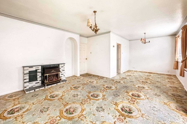 19 Hill View Road, Llandudno, Gwynedd, LL30 1SP 27