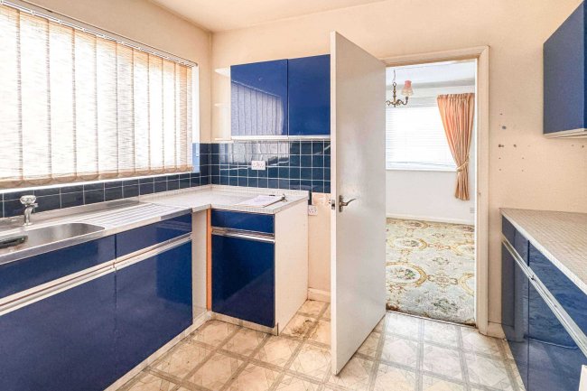 19 Hill View Road, Llandudno, Gwynedd, LL30 1SP 27