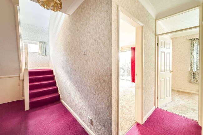 19 Hill View Road, Llandudno, Gwynedd, LL30 1SP 27