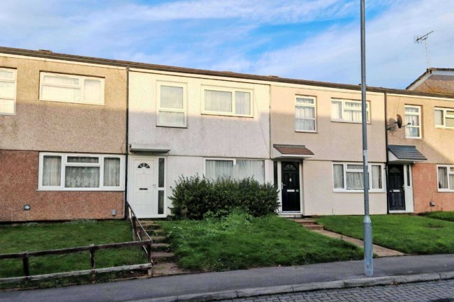 40 Helmsdale Close, Reading, Berkshire RG30 2PS 38