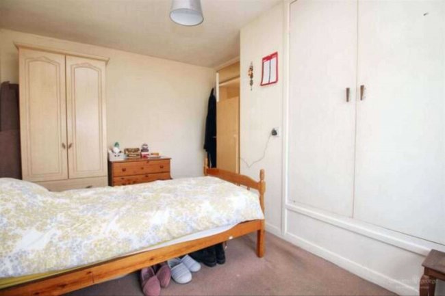 40 Helmsdale Close, Reading, Berkshire RG30 2PS 38