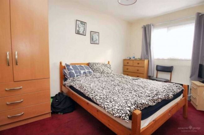 40 Helmsdale Close, Reading, Berkshire RG30 2PS 38