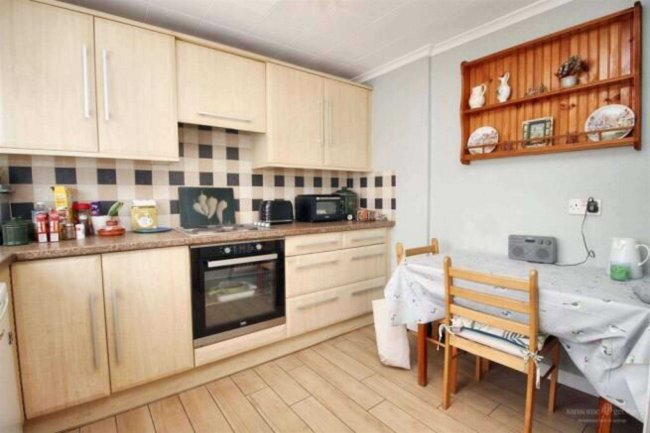 40 Helmsdale Close, Reading, Berkshire RG30 2PS 38