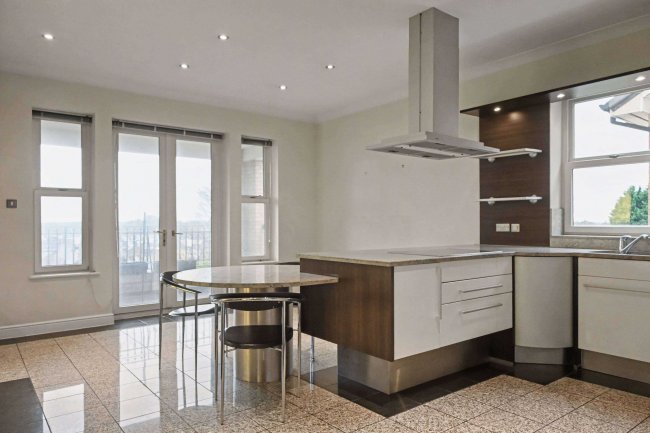 Flat 6 College House, 77 South Downs Road, Altrincham, Cheshire, WA14 3DZ 85