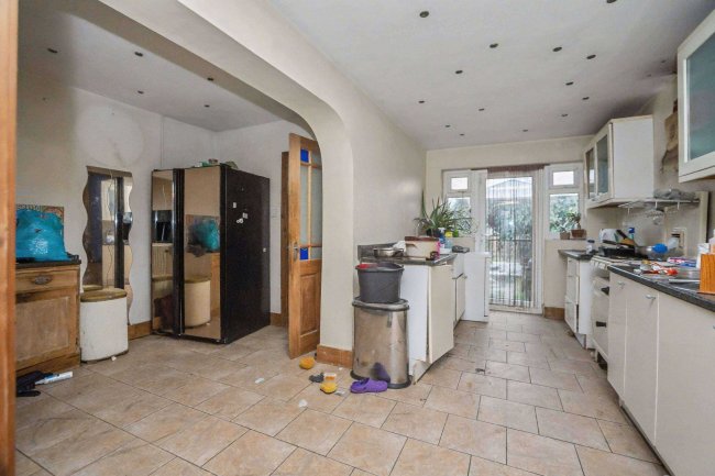 44 Plains Avenue, Maidstone, ME15 7AU 8