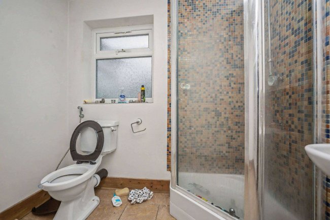 44 Plains Avenue, Maidstone, ME15 7AU 8