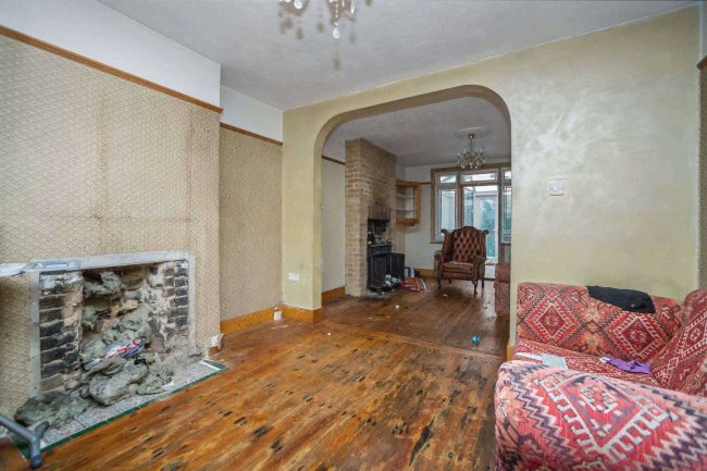 44 Plains Avenue, Maidstone, ME15 7AU 8