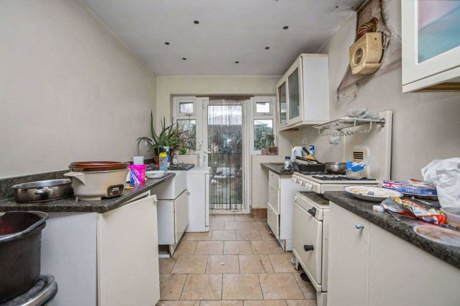 44 Plains Avenue, Maidstone, ME15 7AU 8