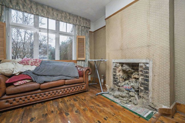 44 Plains Avenue, Maidstone, ME15 7AU 8