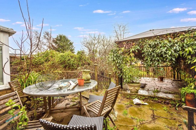 44 Plains Avenue, Maidstone, ME15 7AU 8