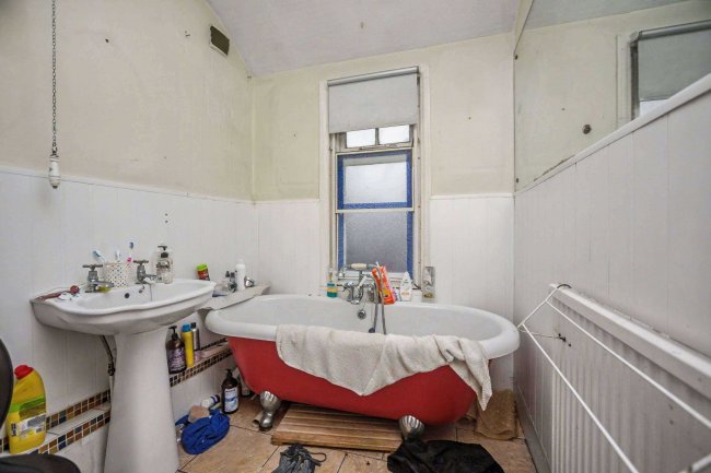 44 Plains Avenue, Maidstone, ME15 7AU 8