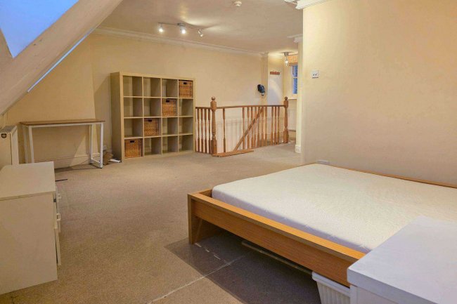 56c Knights Hill, West Norwood, London SE27 0JD 78