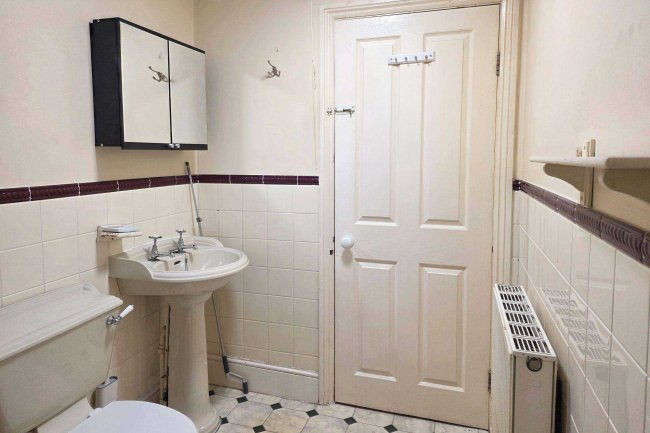 56c Knights Hill, West Norwood, London SE27 0JD 78