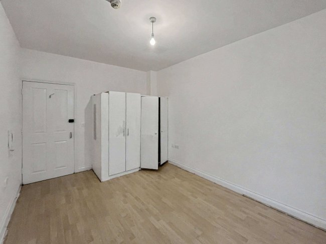 Jennings House, 4A Ferndale Road, Clapham North, SW4 7SF 33