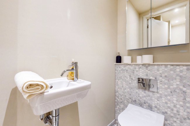 53 Waldemar Avenue Mansions, Waldemar Avenue, Fulham, London, SW6 5LX 2