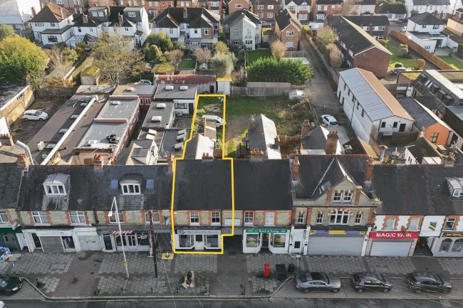 30 High Street, Northwood HA6 1BN 4