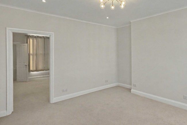 Flat 2, 45 Windsor Road, Ealing, London W5 3UP 8