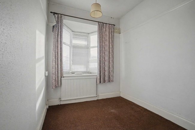 52 Wharncliffe Gardens, Croydon, London SE25 6DQ 9