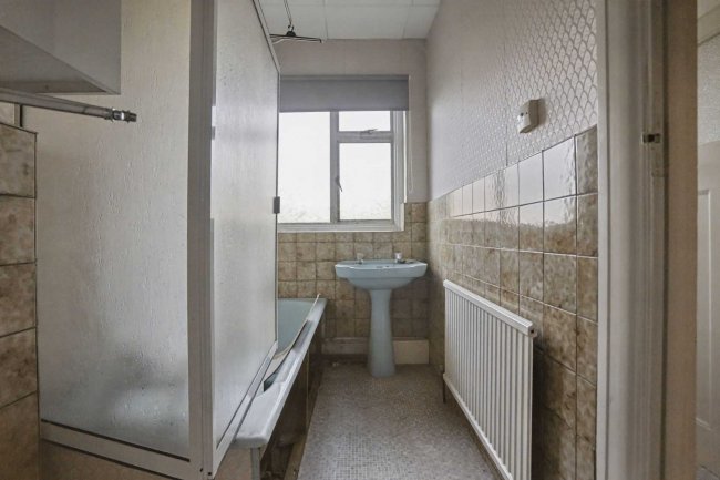 52 Wharncliffe Gardens, Croydon, London SE25 6DQ 9