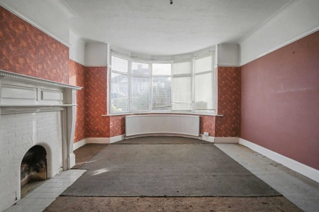 52 Wharncliffe Gardens, Croydon, London SE25 6DQ 9