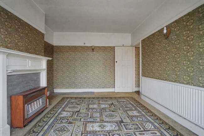 52 Wharncliffe Gardens, Croydon, London SE25 6DQ 9