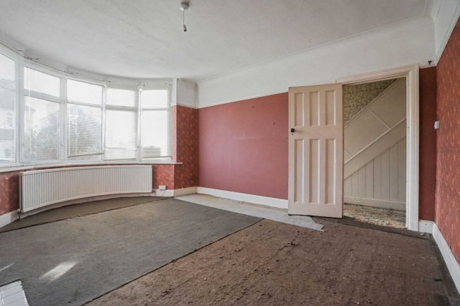 52 Wharncliffe Gardens, Croydon, London SE25 6DQ 9