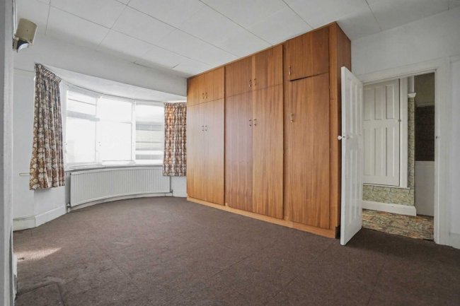 52 Wharncliffe Gardens, Croydon, London SE25 6DQ 9