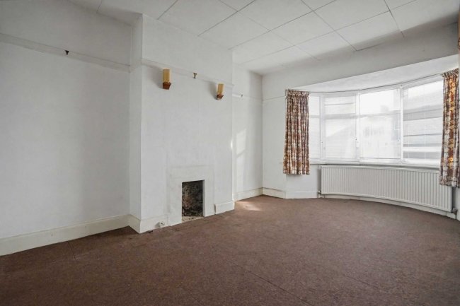 52 Wharncliffe Gardens, Croydon, London SE25 6DQ 9