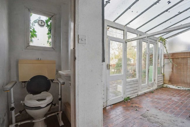 52 Wharncliffe Gardens, Croydon, London SE25 6DQ 9